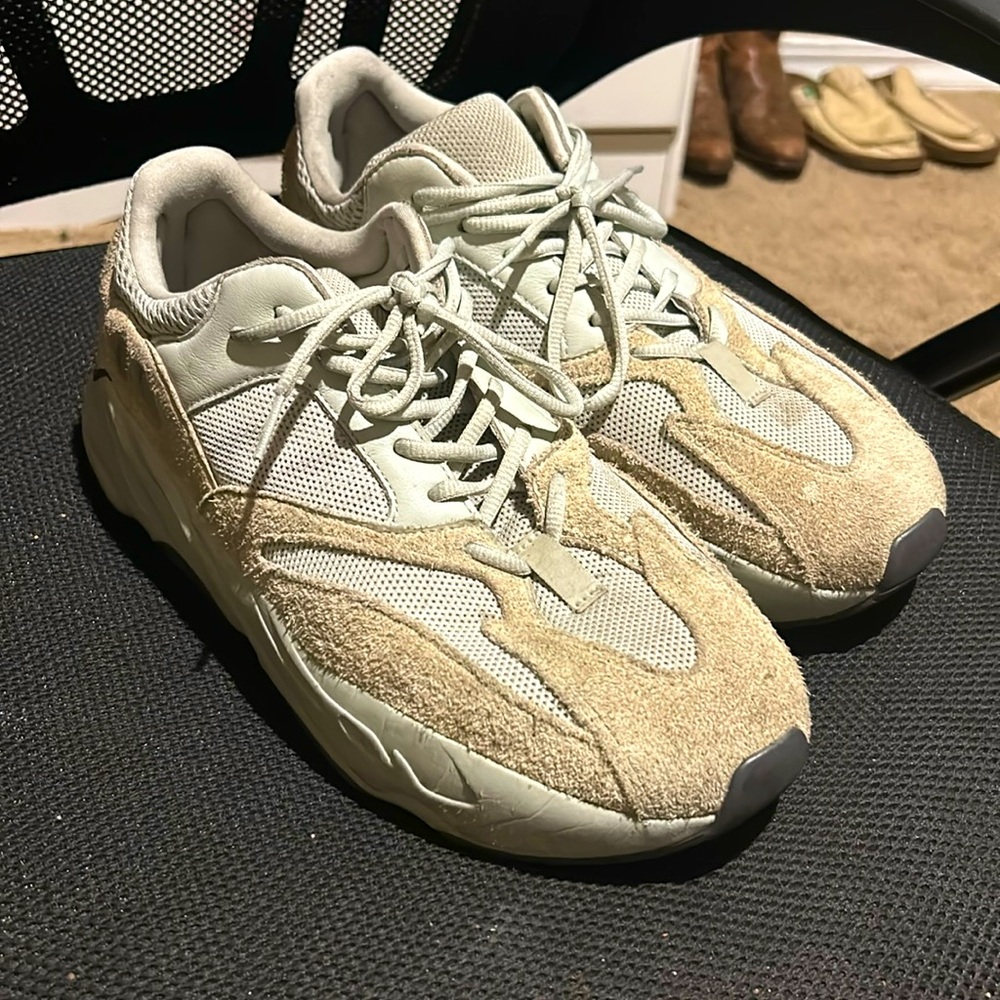 Yeezy 700 “Salt”